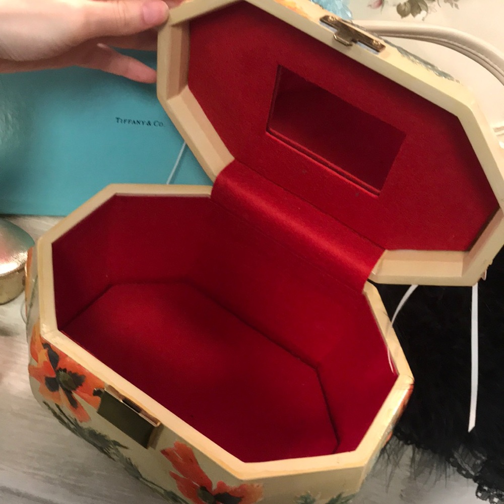 INQUIRE Vintage Carved Wood poppy Purse - Picture 6 of 8